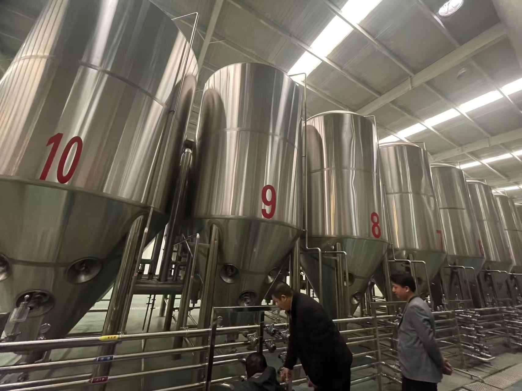 郊区精酿啤酒设备厂—平面布置、设备设计、制造、调试、培训等一条龙服务